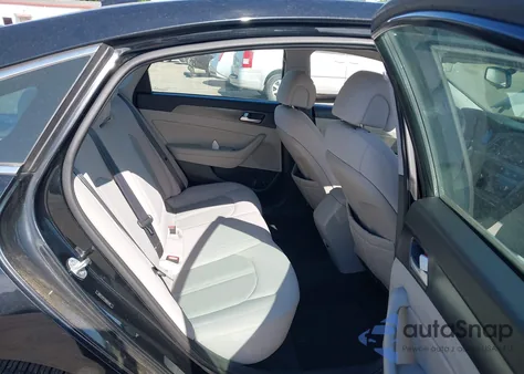 2015 Hyundai Sonata Sport z USA, uszkodzony, nr VIN 5NPE34AF1FH052496